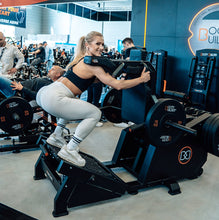 Laden Sie das Bild in den Galerie-Viewer, BOOTY BUILDER® V-Squat / Hack Squat - Kniebeuge Maschine